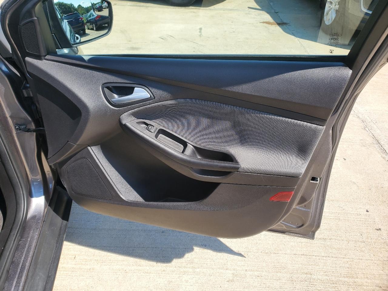 Ford Focus SE Sedan 2014