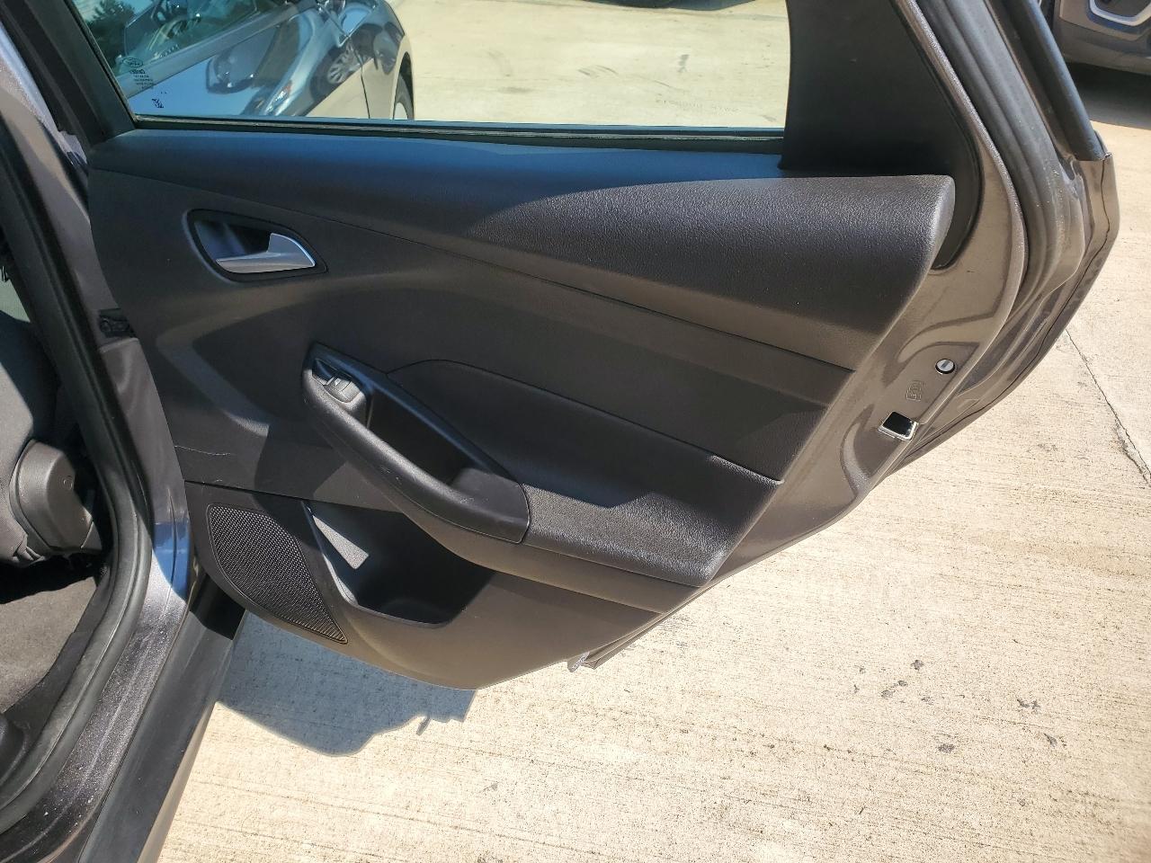 Ford Focus SE Sedan 2014