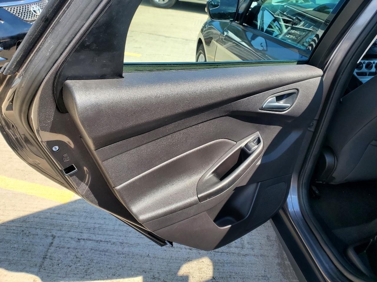 Ford Focus SE Sedan 2014