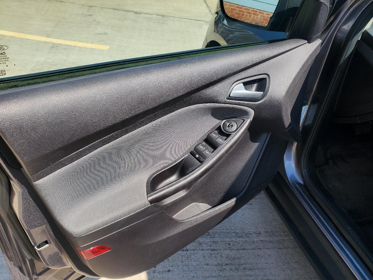 Ford Focus SE Sedan 2014
