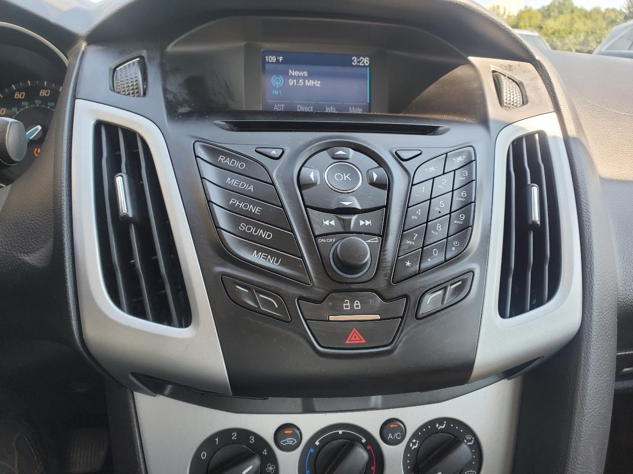 Ford Focus SE Sedan 2014