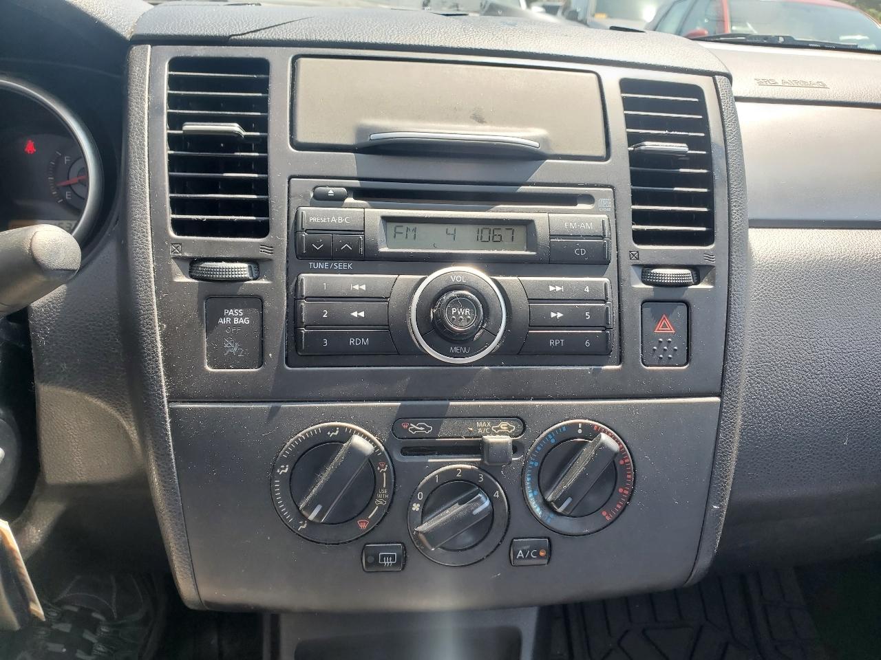 Nissan Versa 1.8 S Sedan 2009