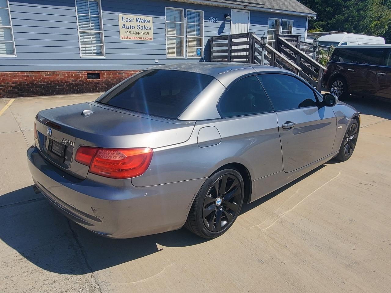 BMW 3-Series 328i Convertible 2011