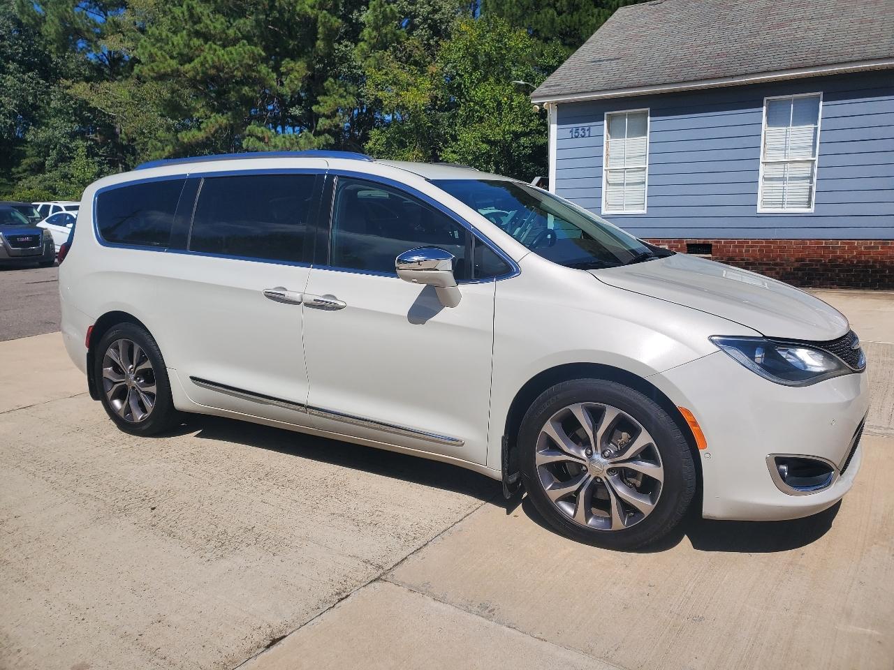 Chrysler Pacifica Limited 2017