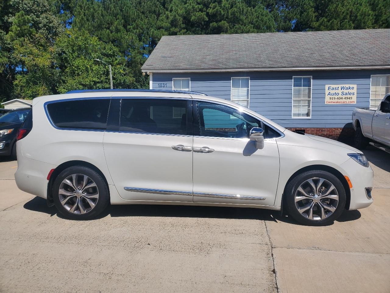 Chrysler Pacifica Limited 2017