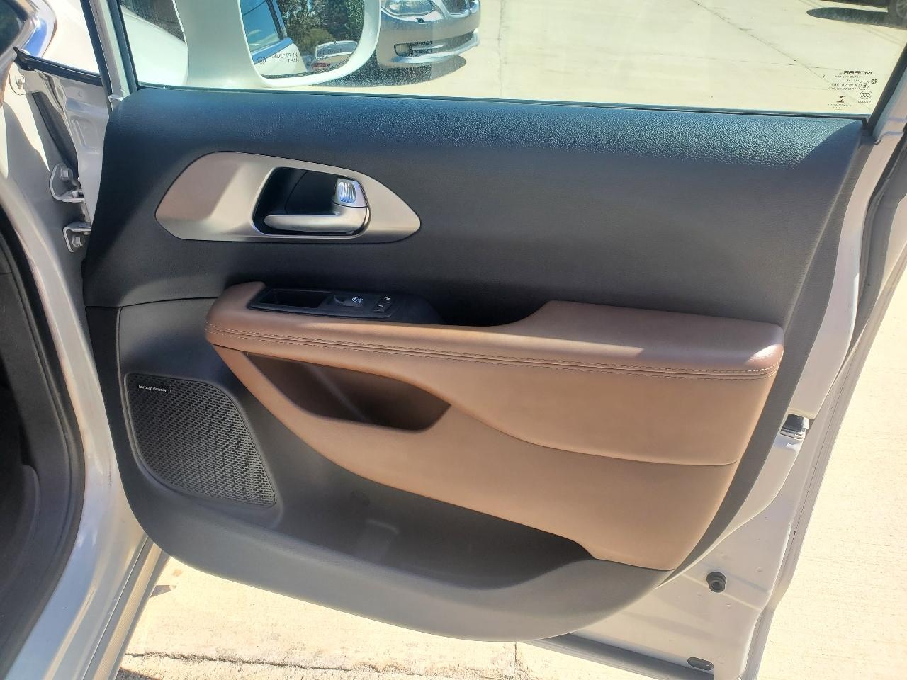 Chrysler Pacifica Limited 2017