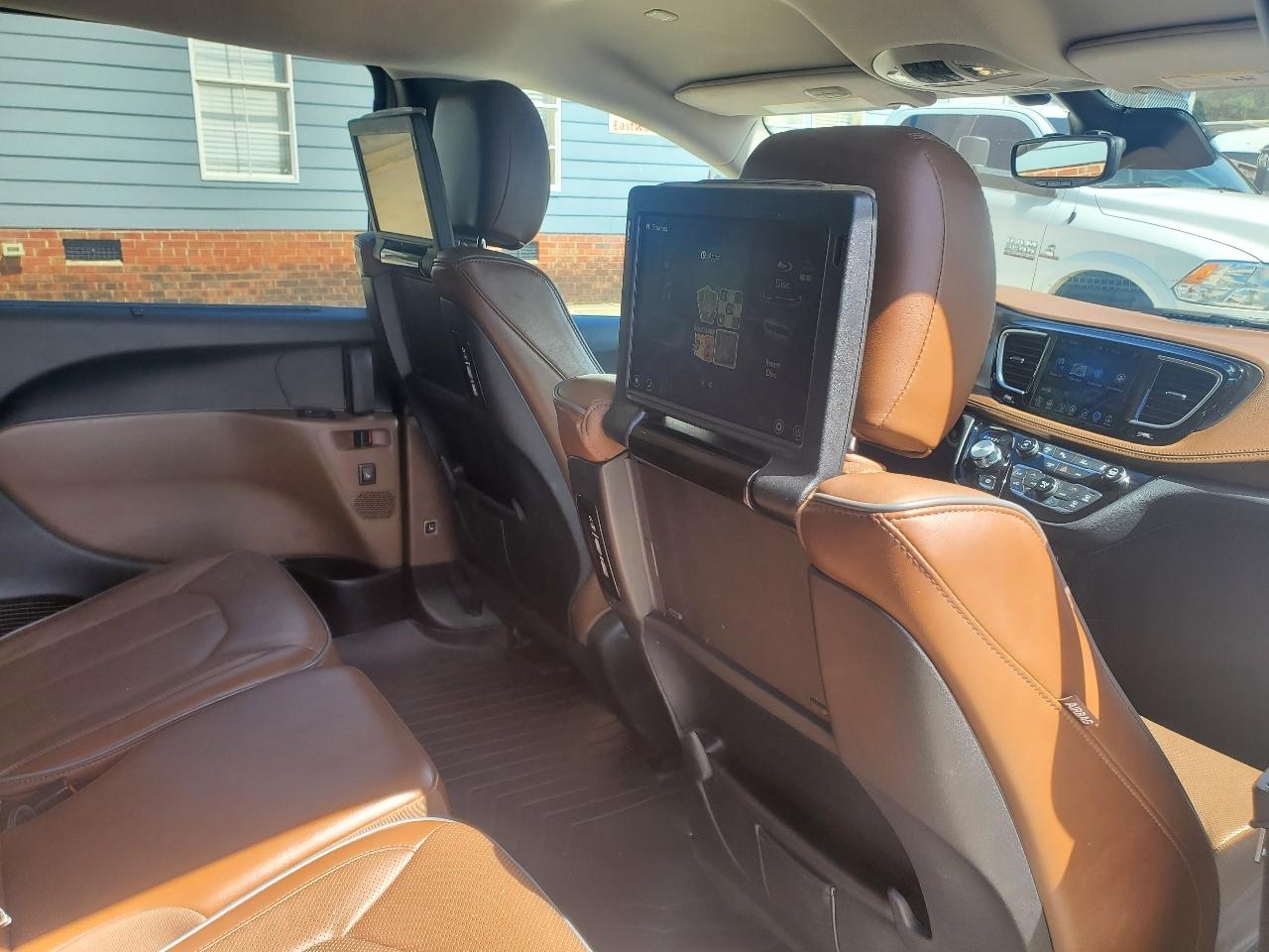 Chrysler Pacifica Limited 2017