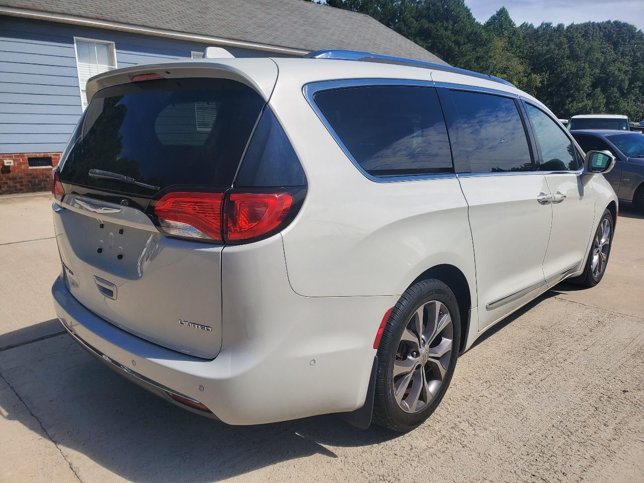 Chrysler Pacifica Limited 2017