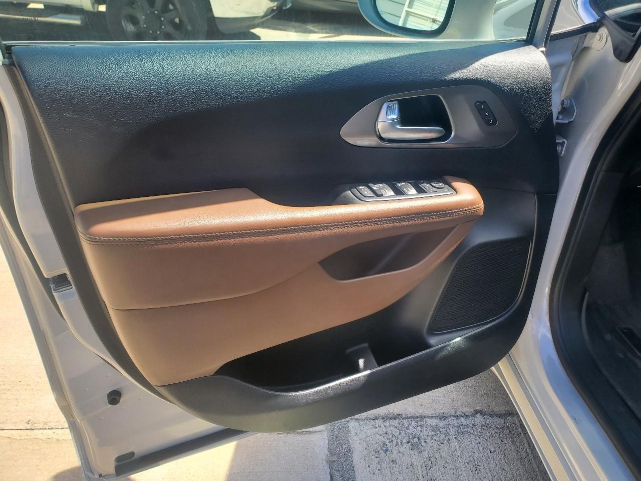 Chrysler Pacifica Limited 2017