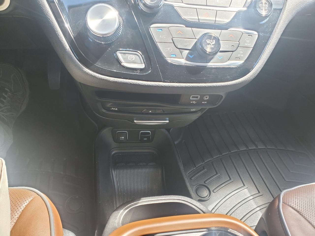 Chrysler Pacifica Limited 2017