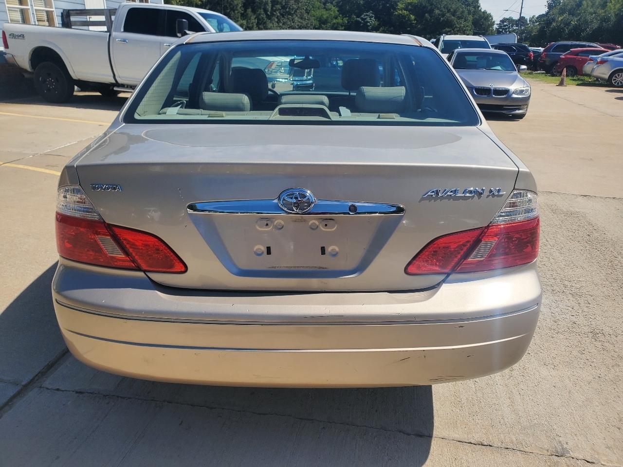 Toyota Avalon XL 2003