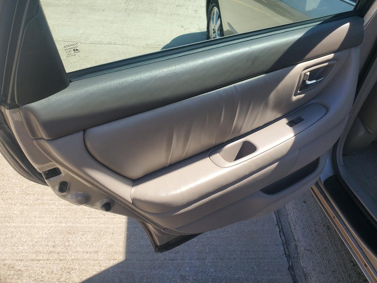 Toyota Avalon XL 2003