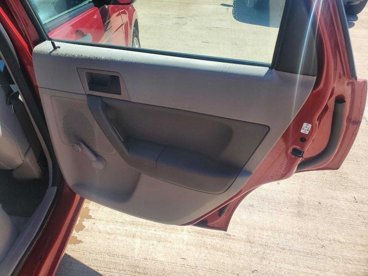 Ford Focus S Sedan 2010