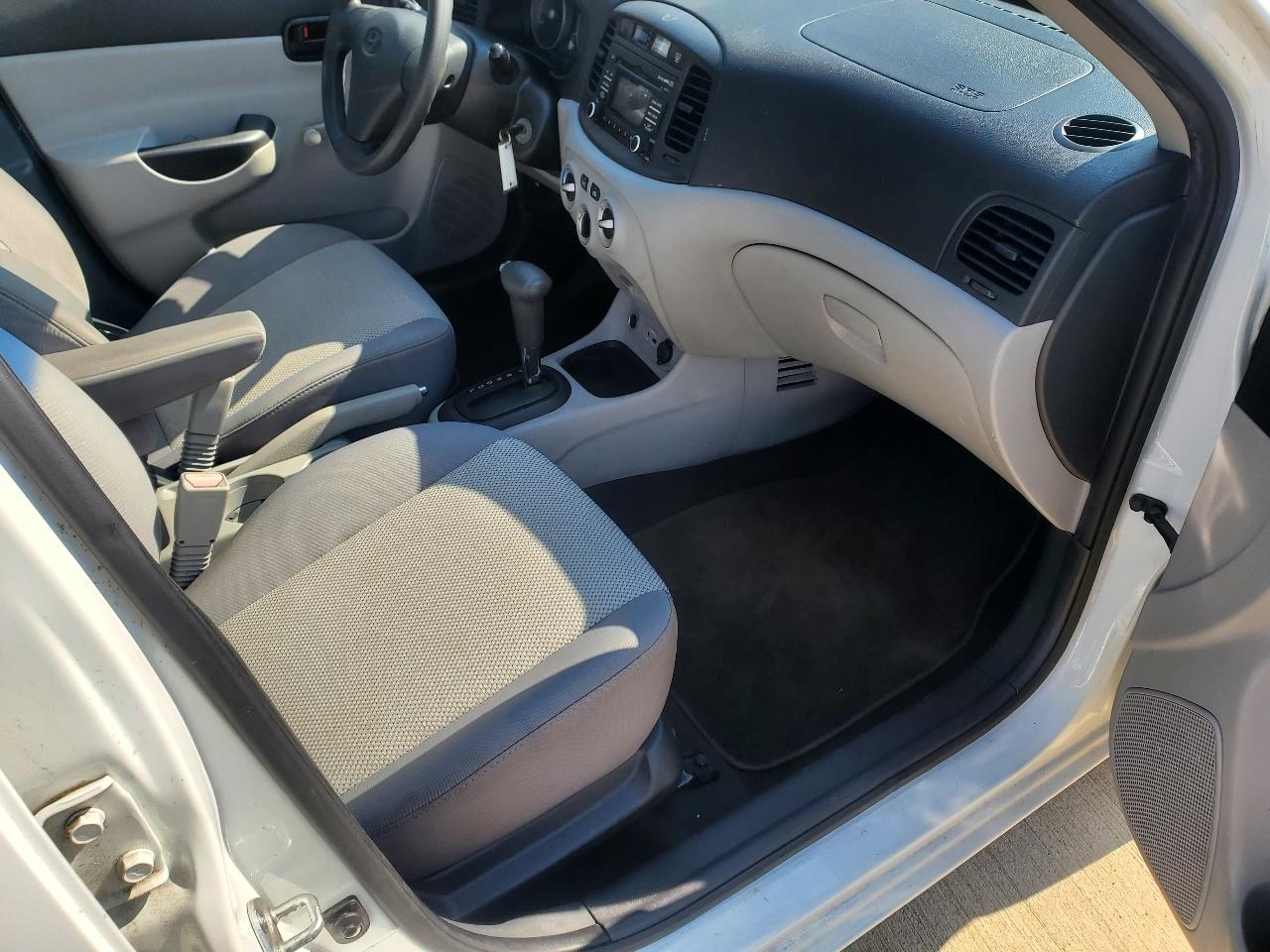 Hyundai Accent GLS 4-Door 2011
