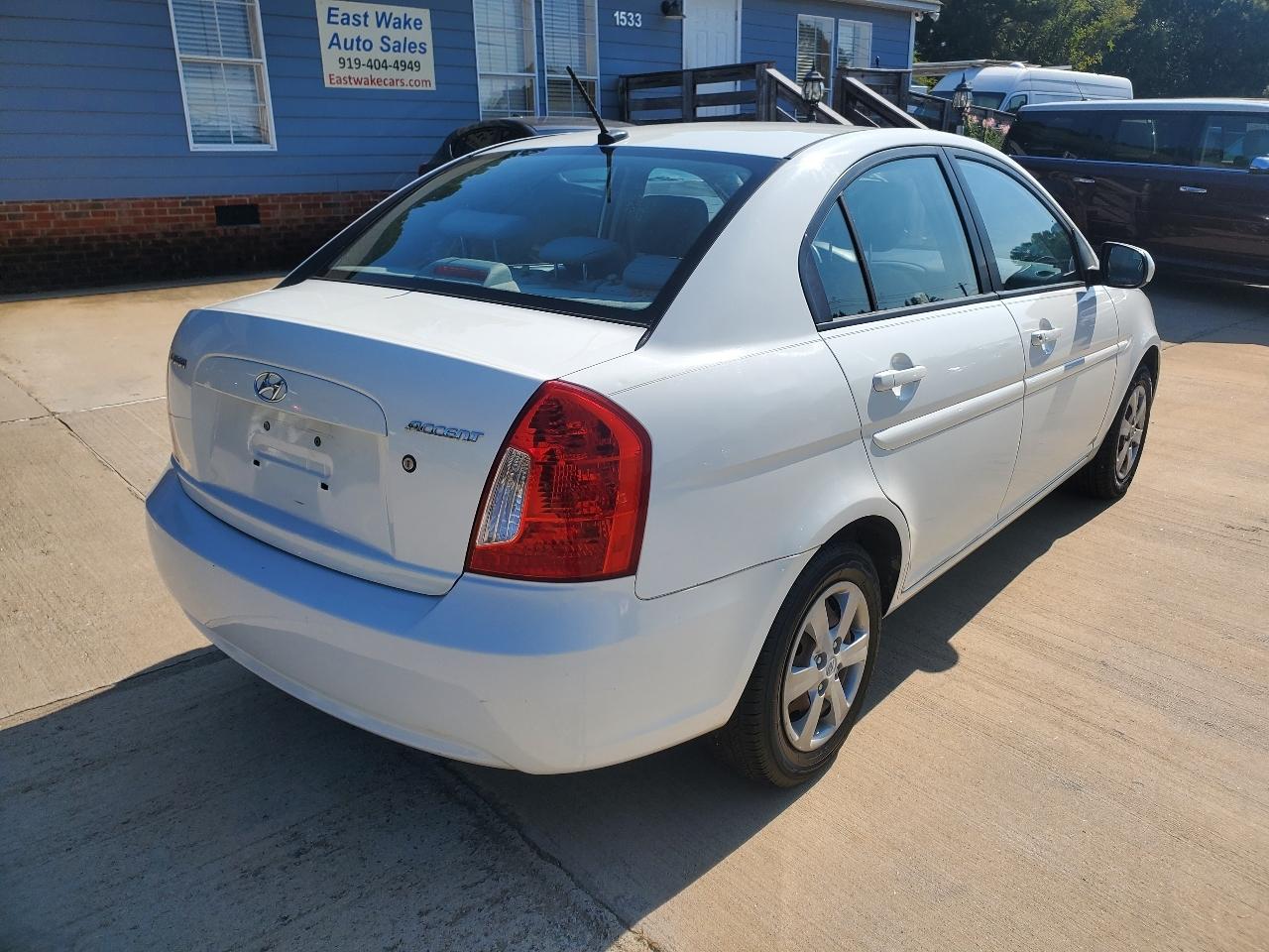 Hyundai Accent GLS 4-Door 2011