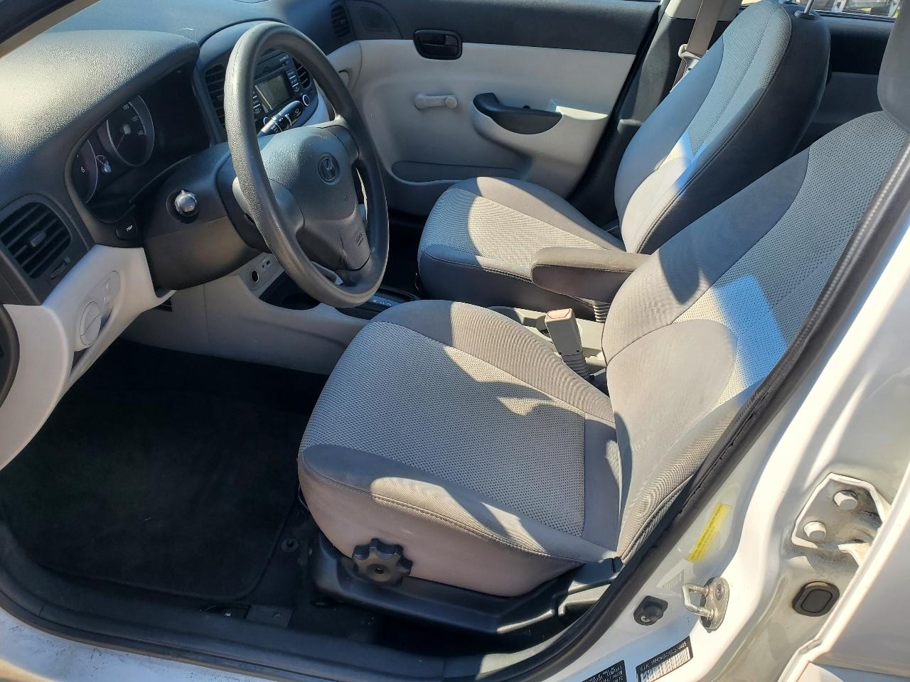 Hyundai Accent GLS 4-Door 2011
