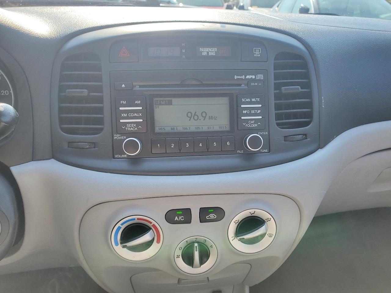 Hyundai Accent GLS 4-Door 2011