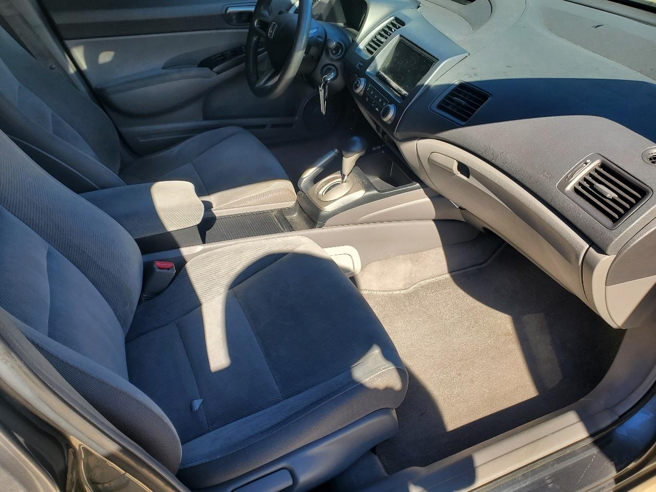 Honda Civic LX Sedan 5-Speed AT 2009