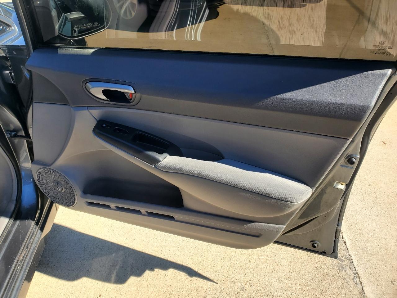 Honda Civic LX Sedan 5-Speed AT 2009