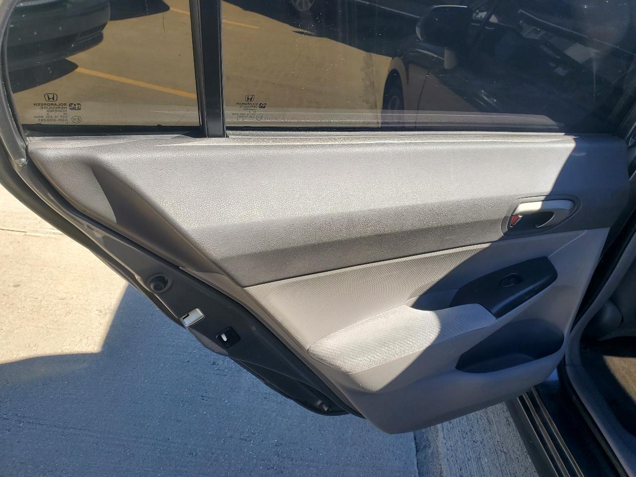 Honda Civic LX Sedan 5-Speed AT 2009