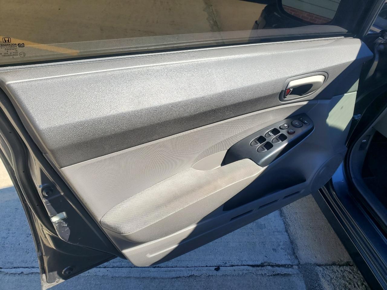 Honda Civic LX Sedan 5-Speed AT 2009