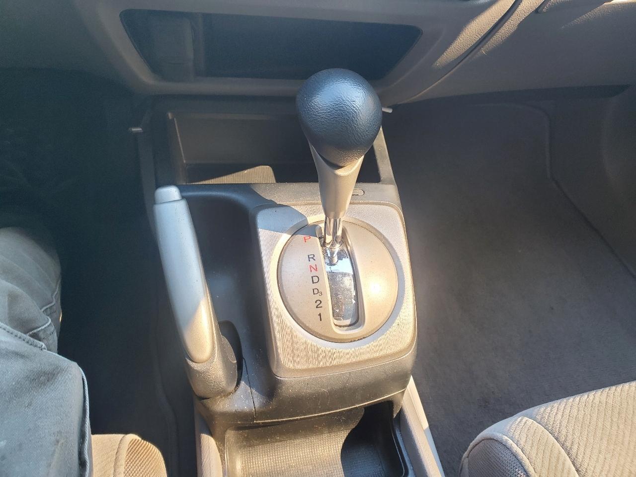 Honda Civic LX Sedan 5-Speed AT 2009