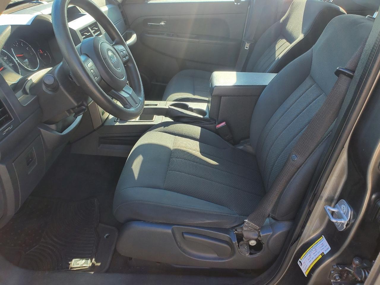 Jeep Liberty Sport 4WD 2012