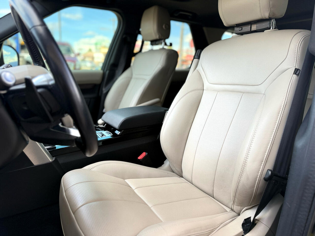 2020 Land Rover Discovery HSE photo 10