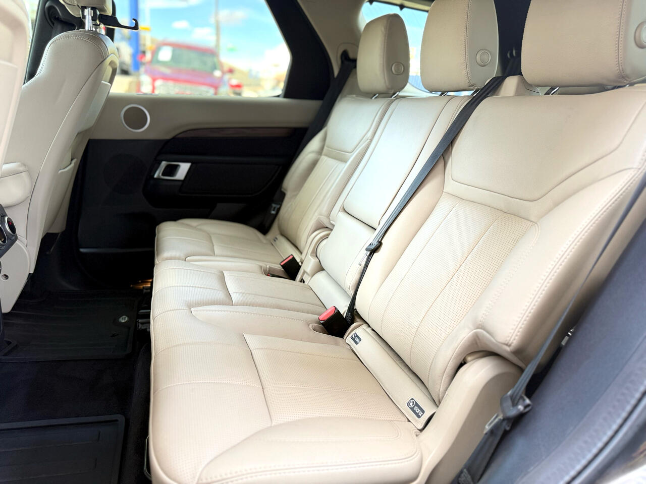 2020 Land Rover Discovery HSE photo 11