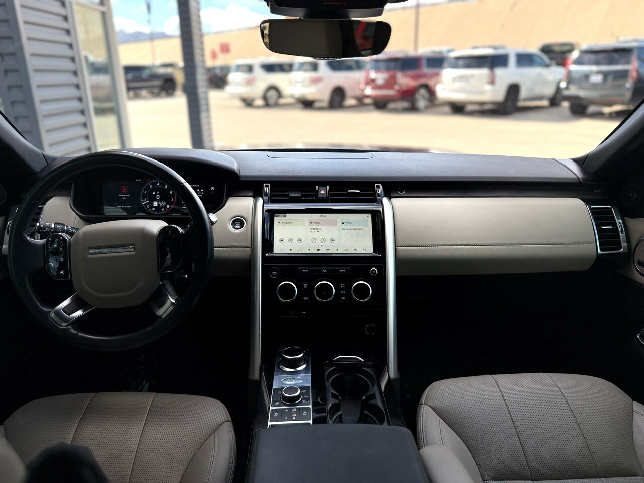2020 Land Rover Discovery HSE photo 16
