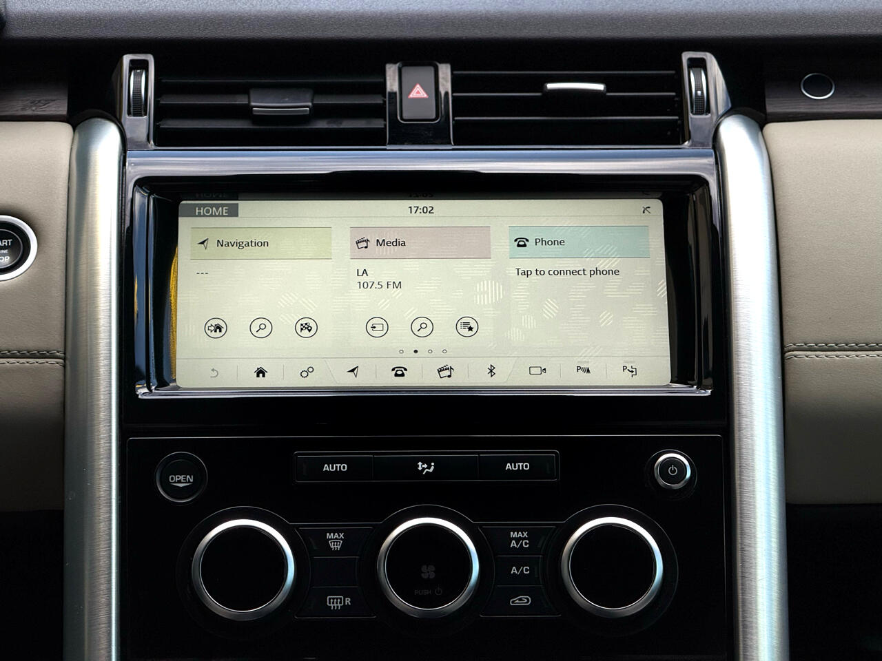 2020 Land Rover Discovery HSE photo 17
