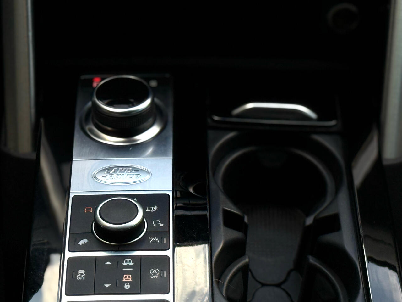 2020 Land Rover Discovery HSE photo 18