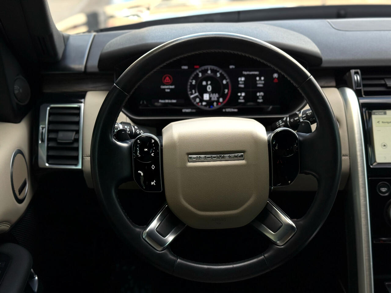 2020 Land Rover Discovery HSE photo 20