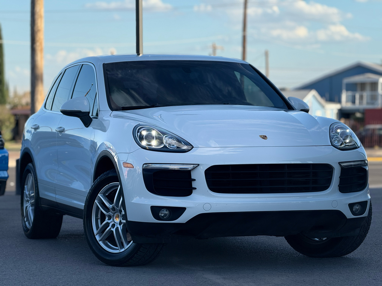 2017 Porsche Cayenne photo 2