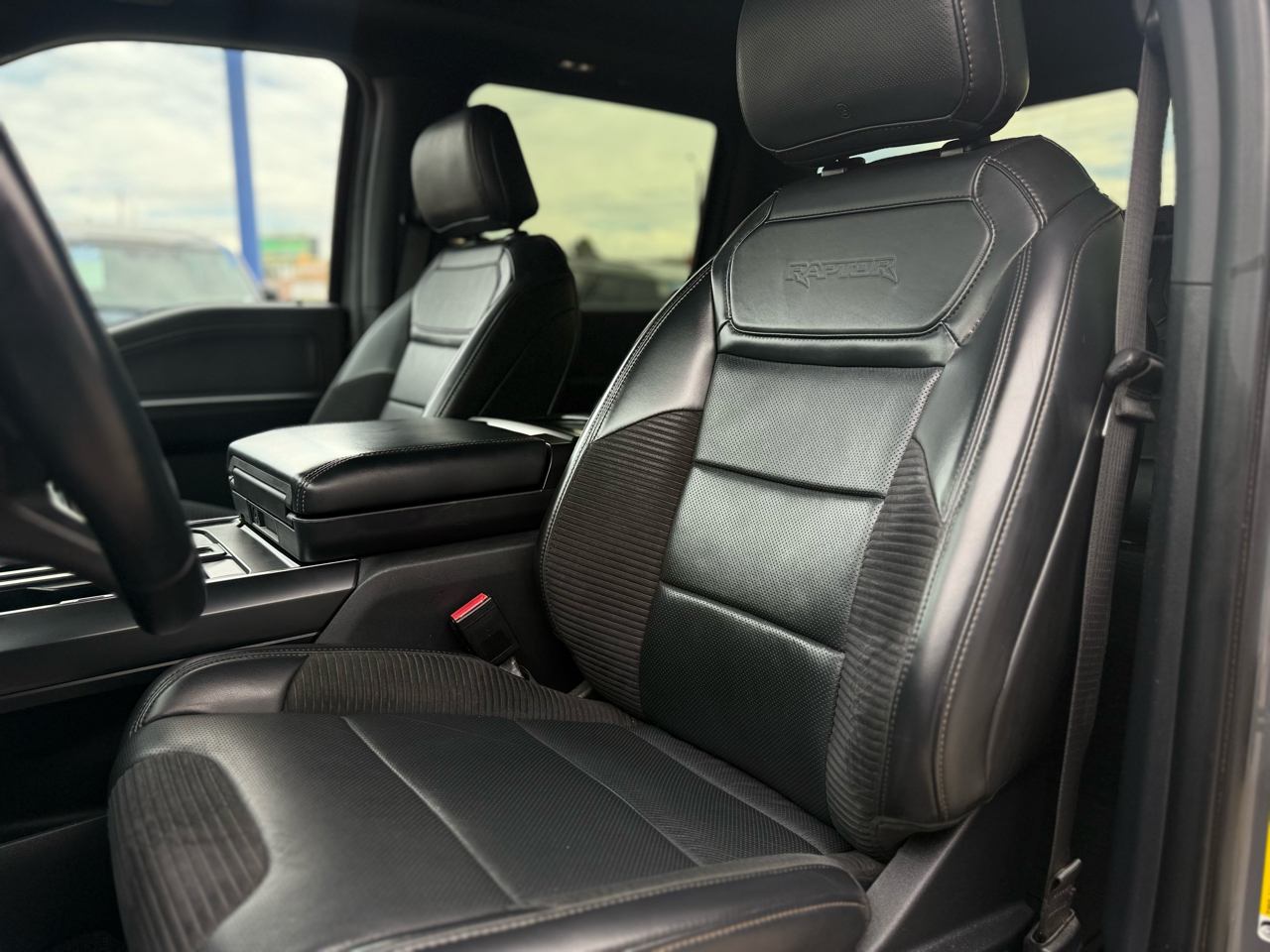 Ford F-150 Raptor 4WD SuperCrew 5.5' Box 2021 Ford F-150 Raptor 4WD SuperCrew 5.5' Box 2021