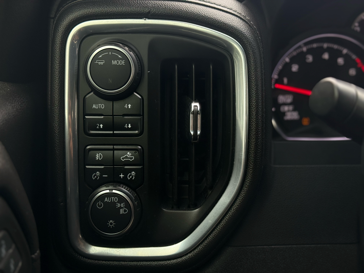 Chevrolet Silverado 1500 LTD 4WD Crew Cab 147" RST 2022 Chevrolet Silverado 1500 LTD 4WD Crew Cab 147" RST 2022