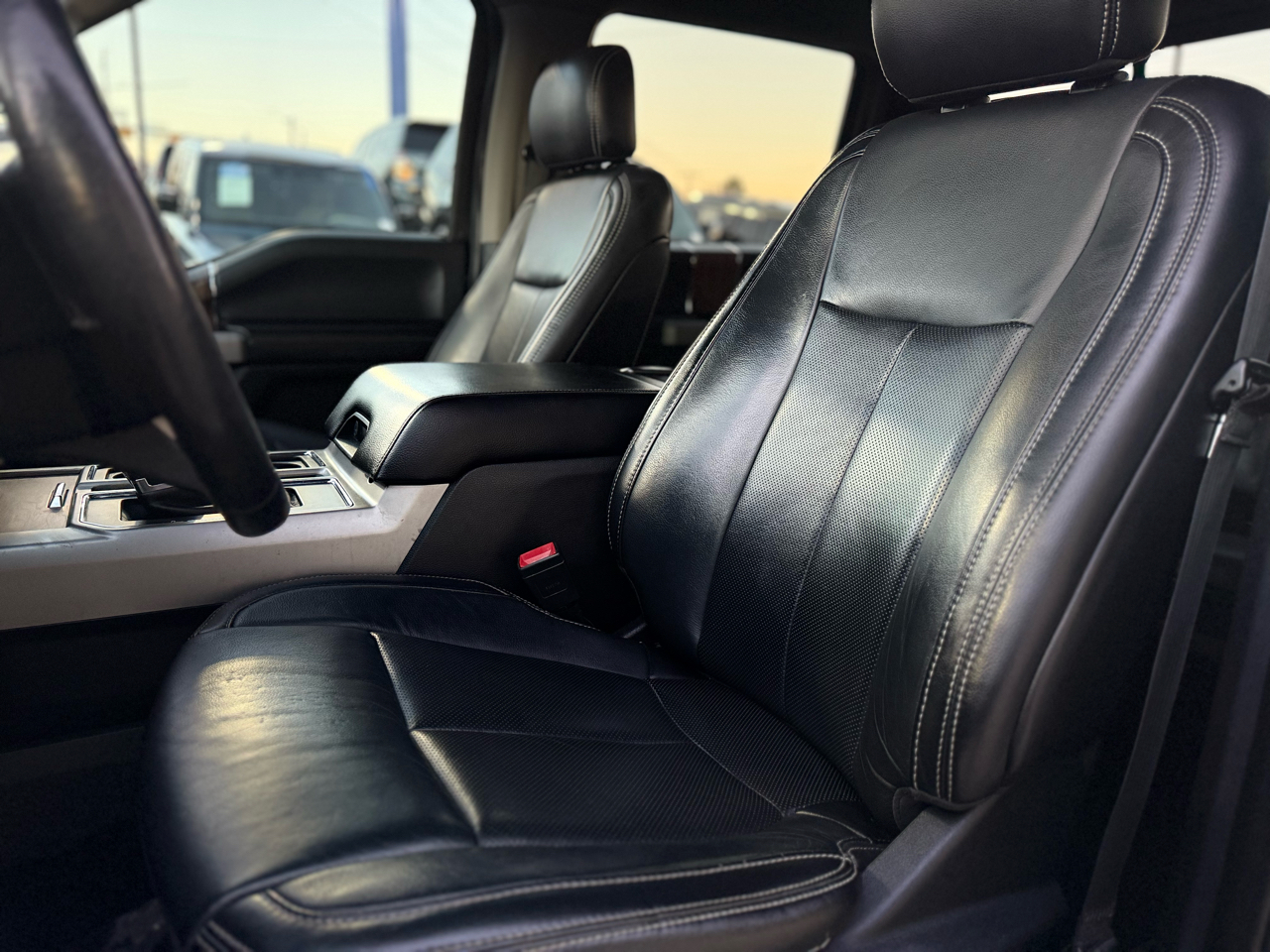 Ford F-150 Lariat 4WD SuperCrew 5.5' Box 2019 Ford F-150 Lariat 4WD SuperCrew 5.5' Box 2019