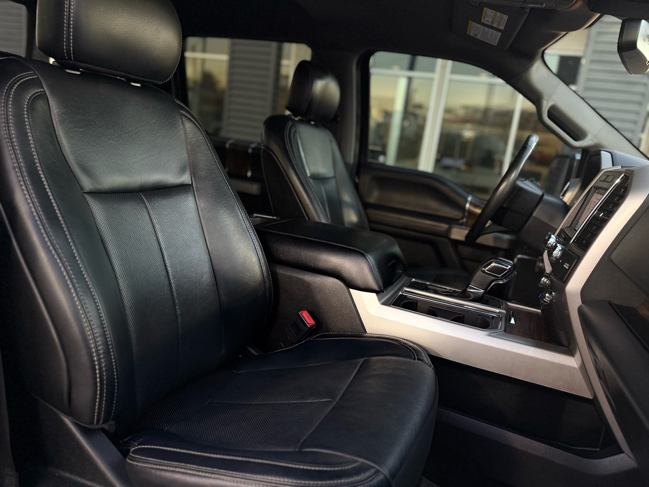 Ford F-150 Lariat 4WD SuperCrew 5.5' Box 2019 Ford F-150 Lariat 4WD SuperCrew 5.5' Box 2019