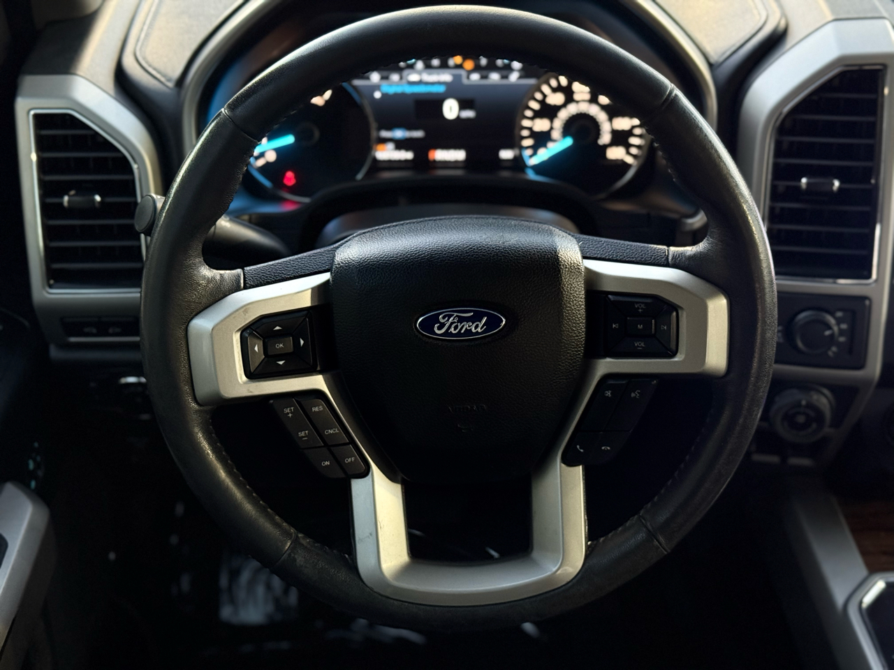 Ford F-150 Lariat 4WD SuperCrew 5.5' Box 2019 Ford F-150 Lariat 4WD SuperCrew 5.5' Box 2019