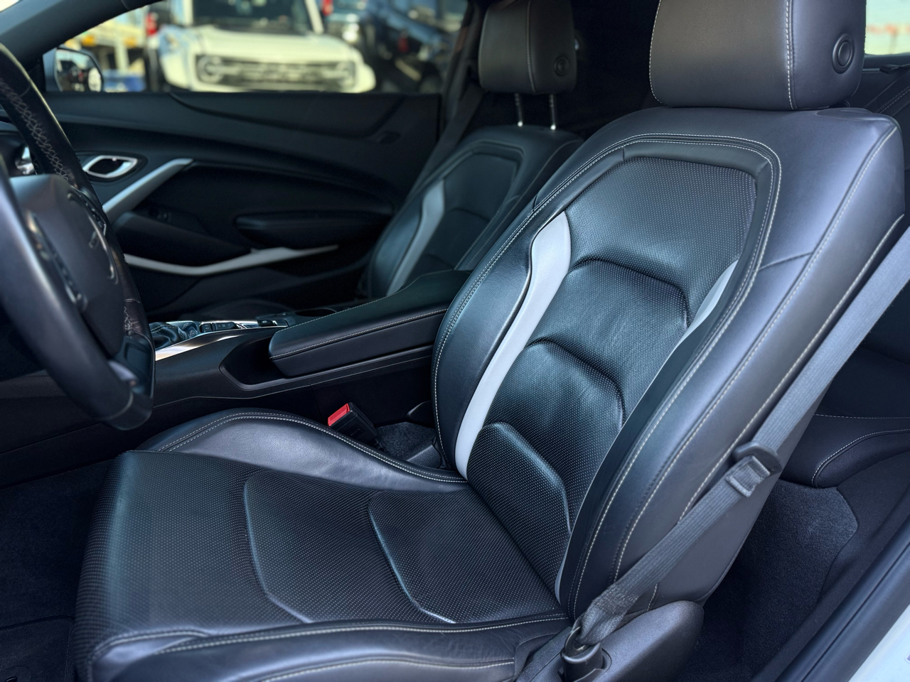 Chevrolet Camaro 2dr Cpe 2LT 2018