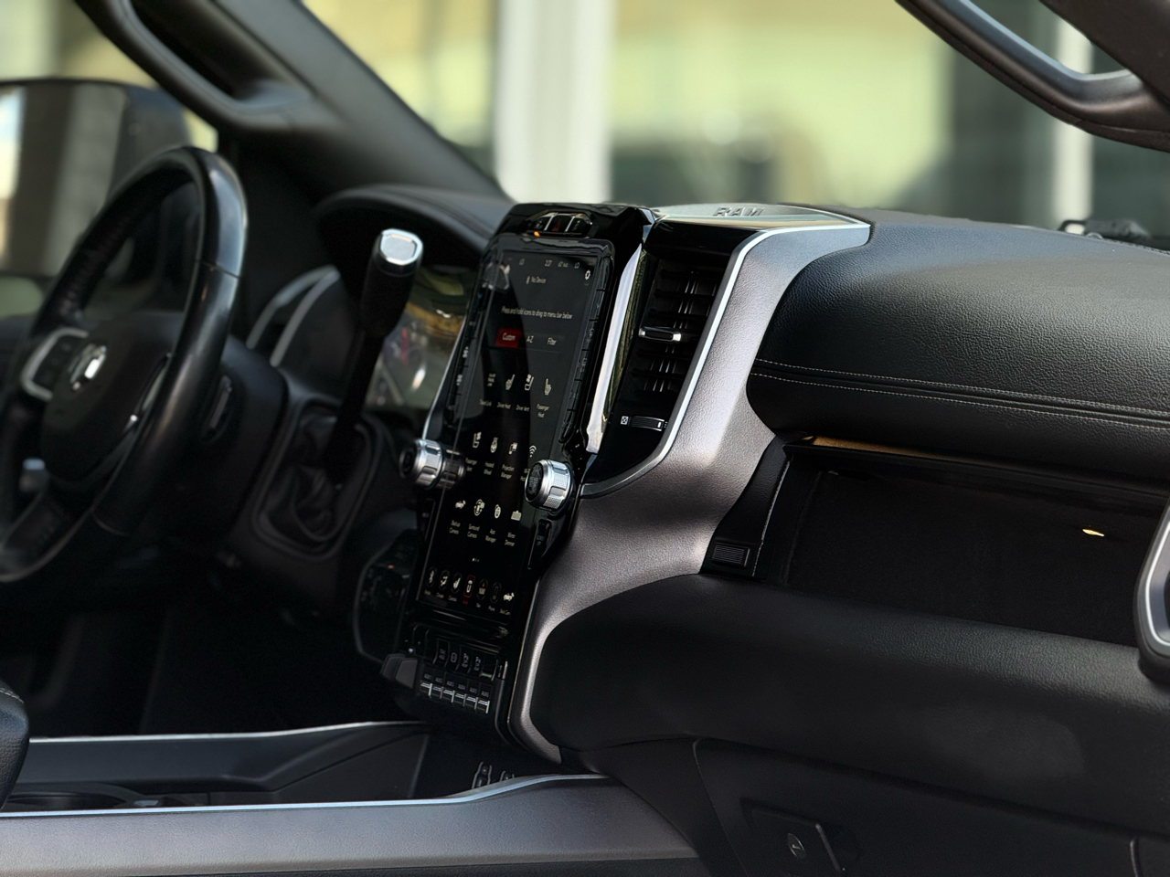 RAM 2500 Laramie 4x4 Mega Cab 6'4" Box 2020