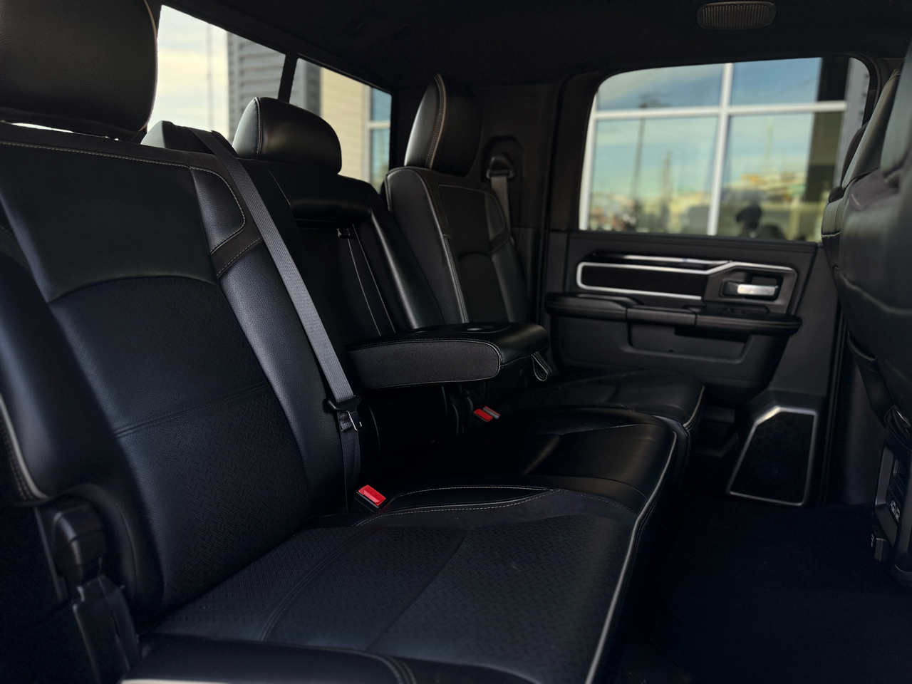 RAM 2500 Laramie 4x4 Mega Cab 6'4" Box 2020