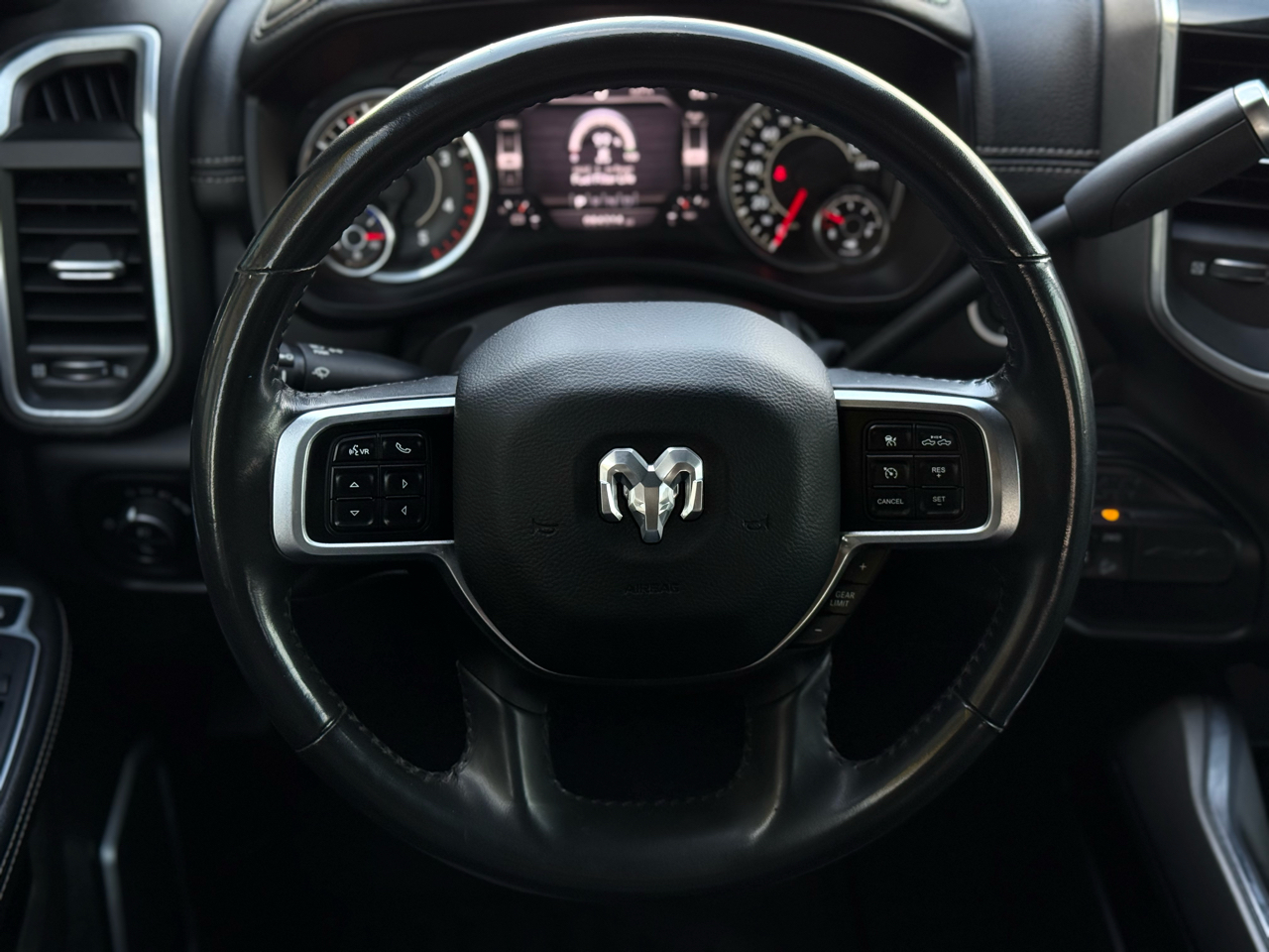 RAM 2500 Laramie 4x4 Mega Cab 6'4" Box 2020