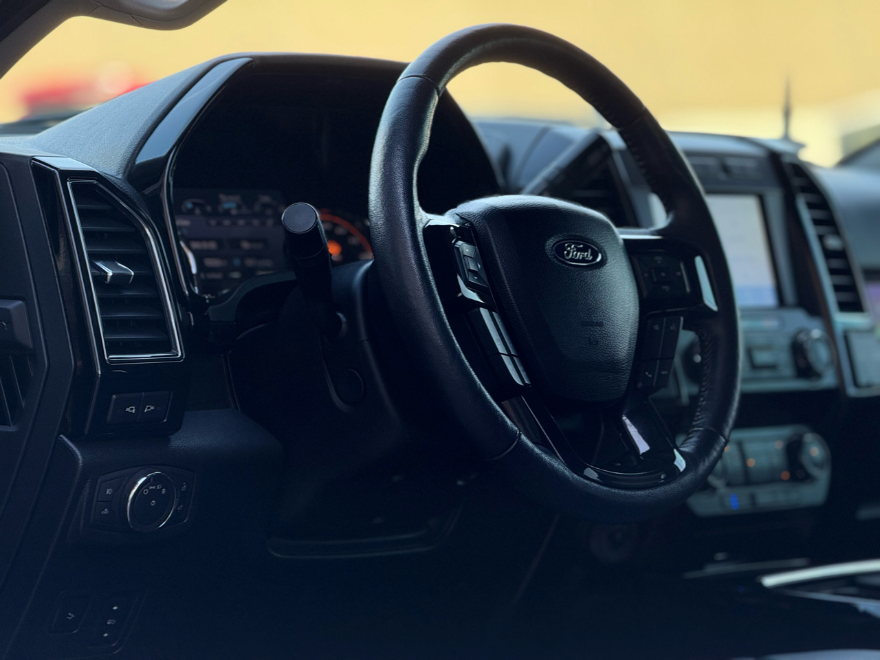 Ford Super Duty F-250 SRW Lariat 4WD Crew Cab 8' Box 2021