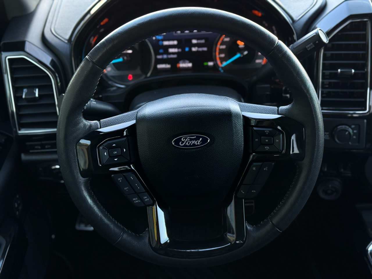 Ford Super Duty F-250 SRW Lariat 4WD Crew Cab 8' Box 2021