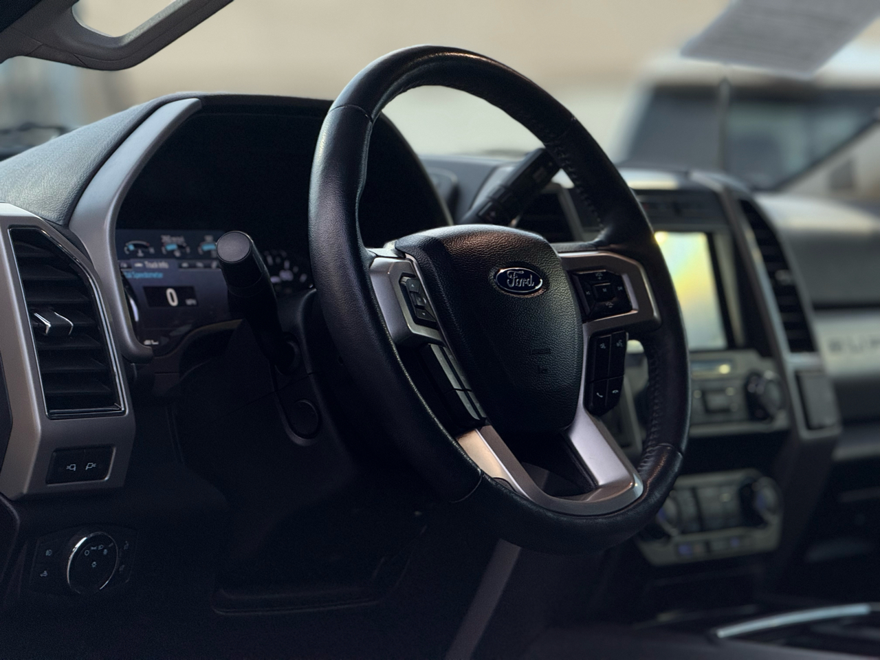 Ford Super Duty F-250 SRW Lariat 4WD Crew Cab 8' Box 2021