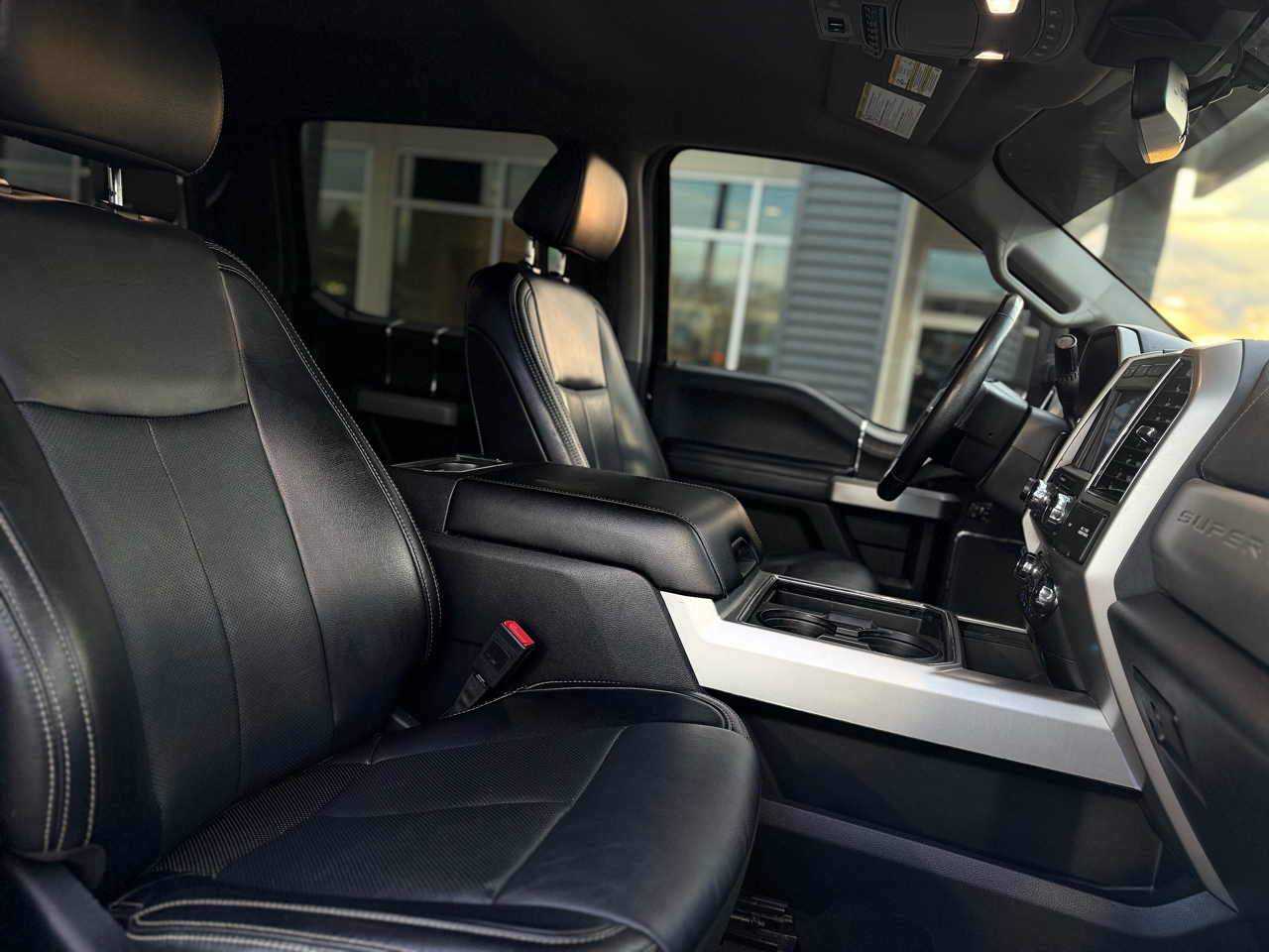 Ford Super Duty F-250 SRW Lariat 4WD Crew Cab 8' Box 2021