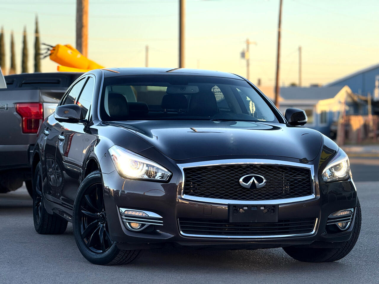 Infiniti Q70 3.7 LUXE AWD 2019