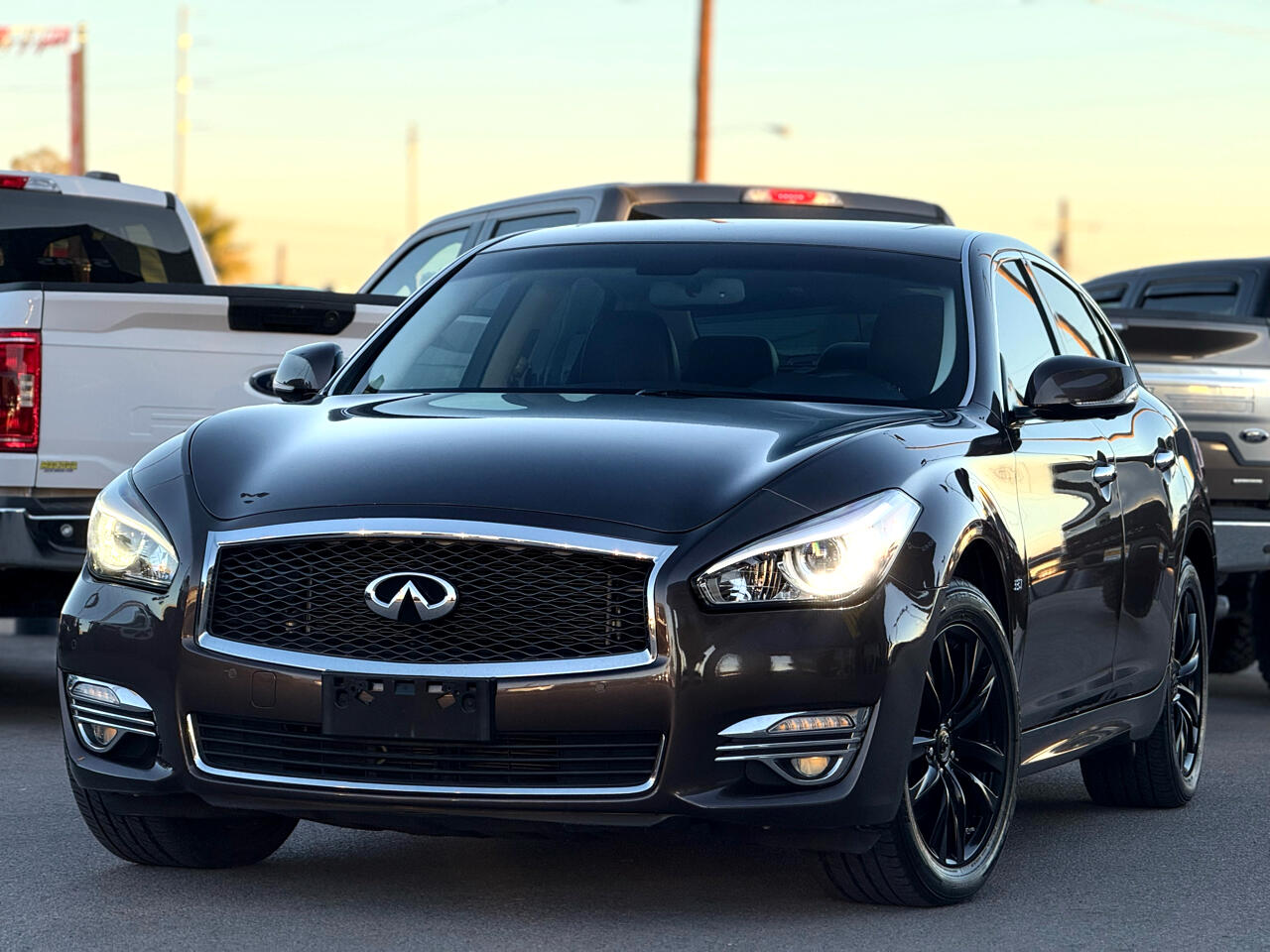 Infiniti Q70 3.7 LUXE AWD 2019