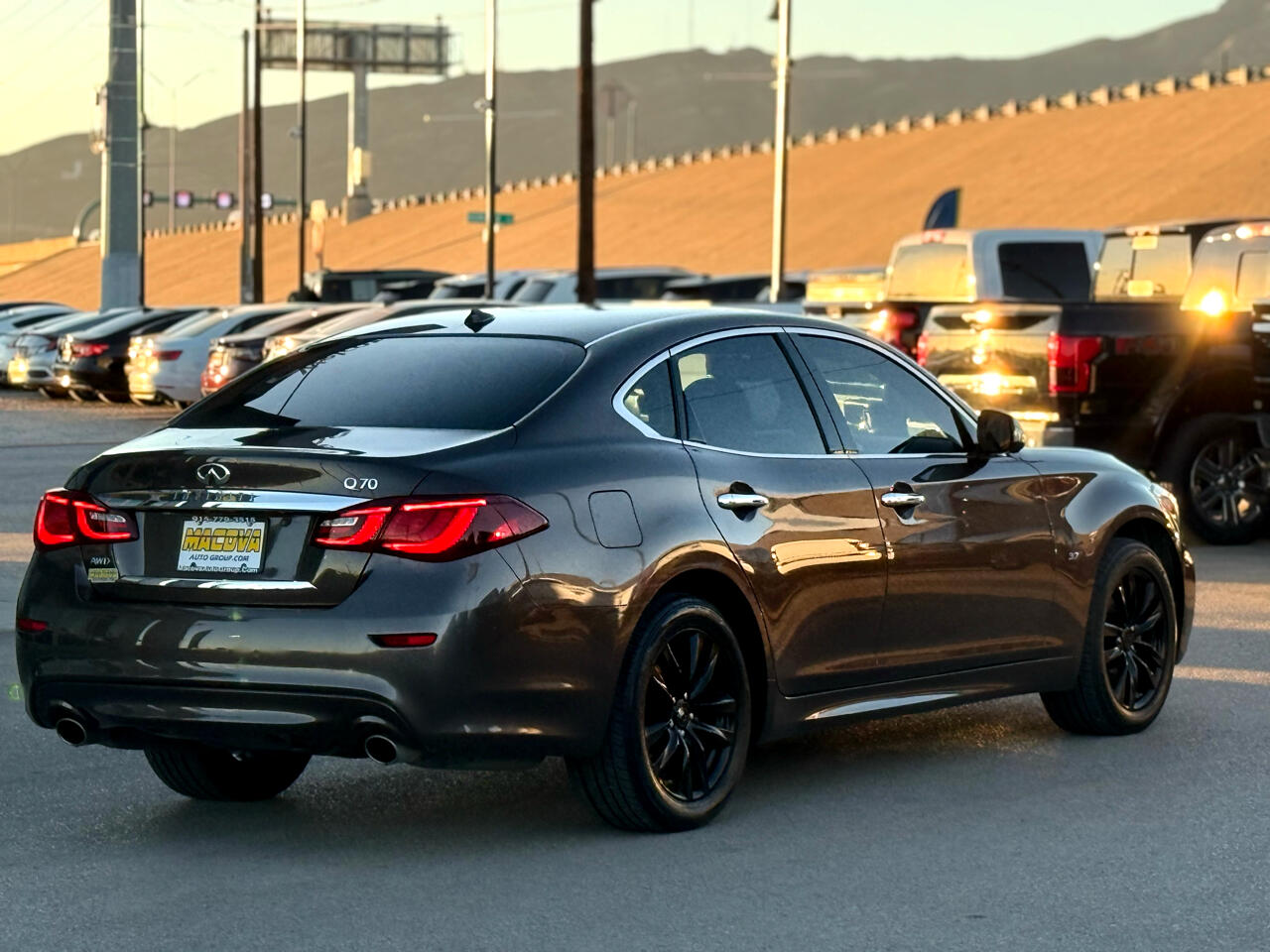 Infiniti Q70 3.7 LUXE AWD 2019